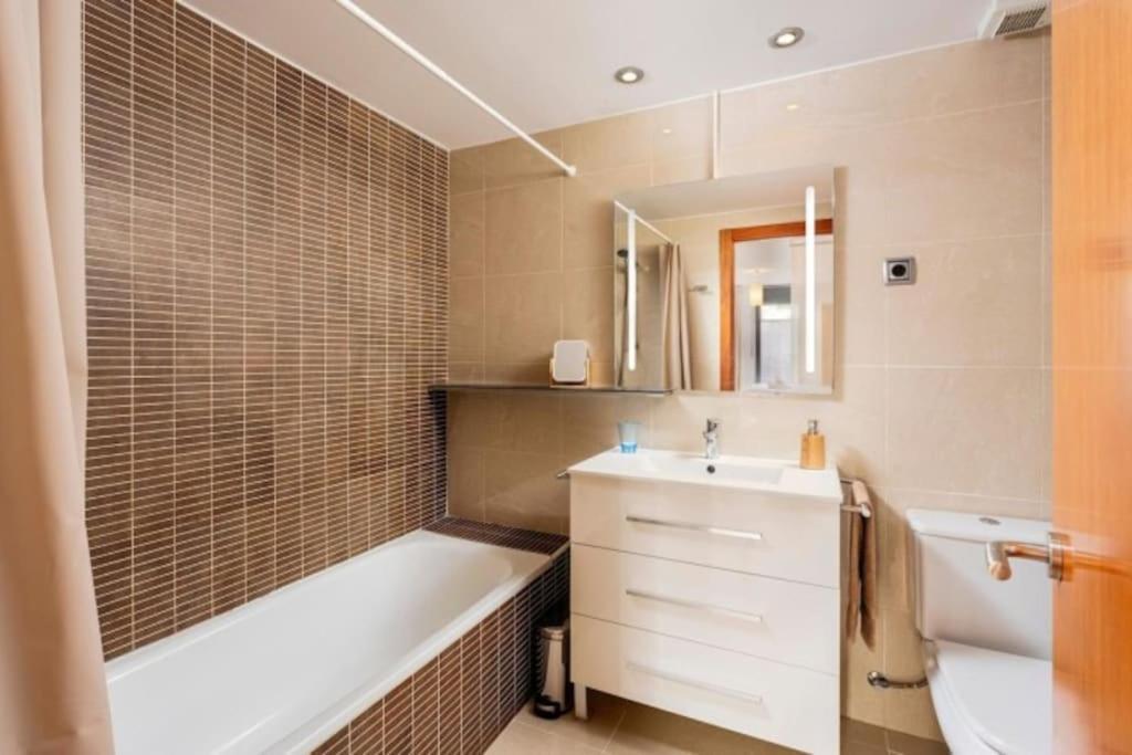Acogedor Apartamento Cerca Del Casco Antiguo Girona Exterior foto